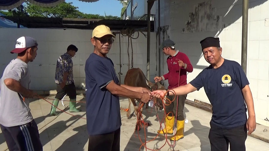 Antusiasme masyarakat untuk berkurban pada Iduladha tahun ini di Masjid Besar Nurhidayah meningkat dibandingkan tahun sebelumnya. Foto: M Aidil -- PALTV