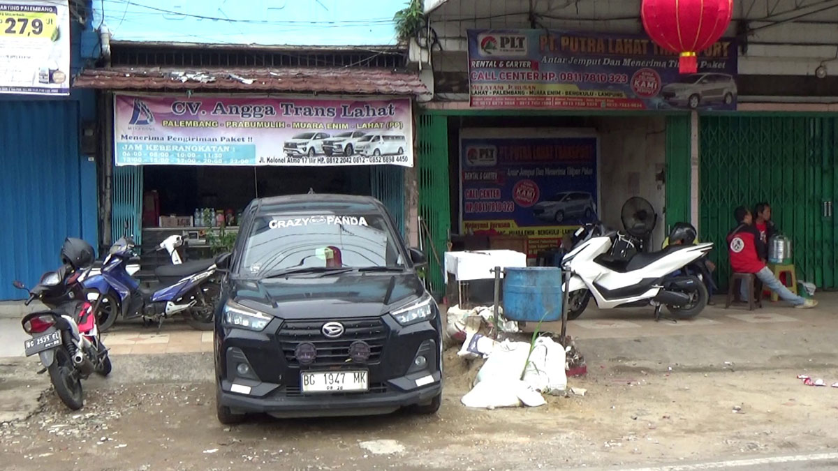 Antrean solar hambat perjalanan travel antar-Kabupaten di Sumsel, pelaku usaha travel berharap pemerintah meninjau kembali pengaturan distribusi BBM. Foto: Ilham Wahyudi/PALTV