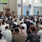 Bupati Edison dan Wakil Bupati Sumarni tunaikan Salat Iduladha bersama masyarakat di Masjid Agung Muara Enim. Foto: Mardiyansyah -- PALTV