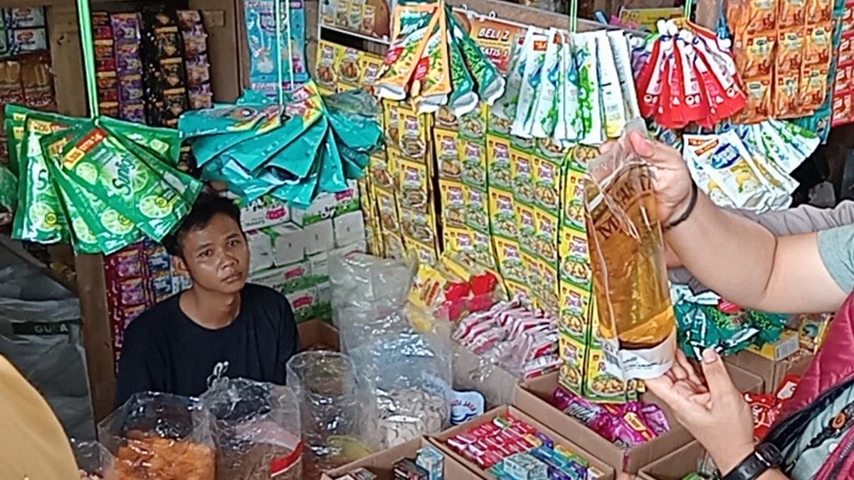 Pemkab Muara Enim mulai perketat penggunaan kantong plastik sekali pakai melalui Surat Edaran Bupati Muara Enim. Foto: Yansyah/PALTV