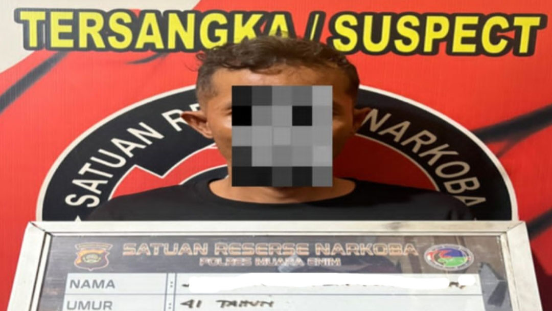 Tersangka penjual sabu berinisial JB (41) yang diamankan Satresnarkoba Polres Muara Enim. Foto: Satresnarkoba Polres Muara Enim.