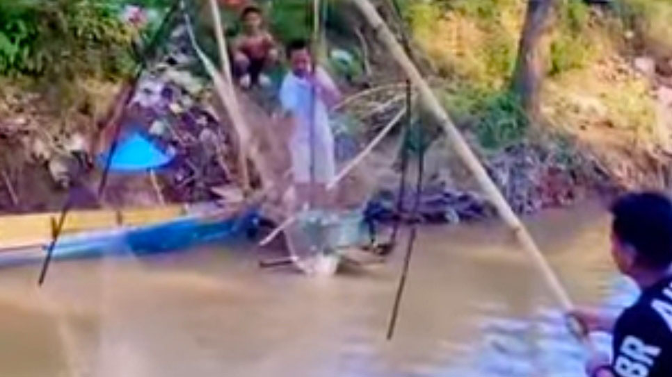 Seluang mudik datang, hasil tangkapan melimpah namun tak semua ikan laku di pasar. Foto: Ruzi Iskandar -- PALTV